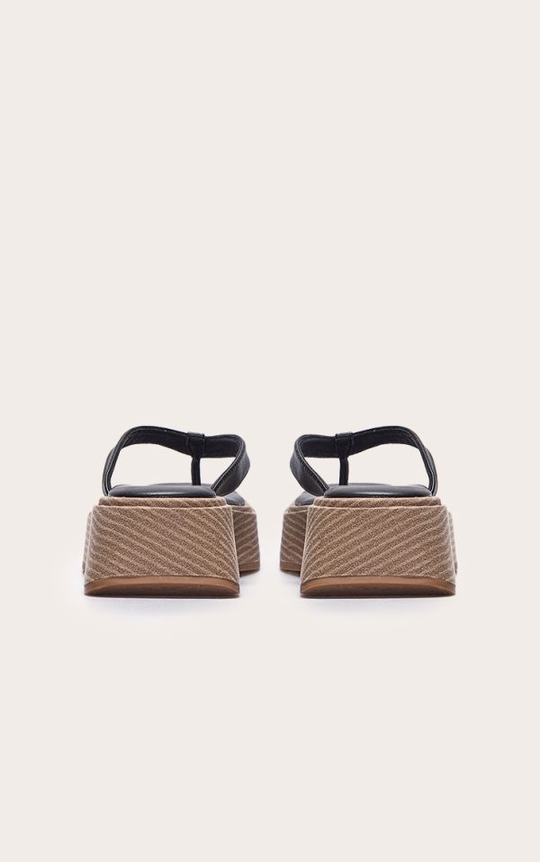 97acaa88f08f6835c38a0979cc5c07bfe0432f1c_CNL7050_3_black_pu_toe_thong_fake_stack_round_toe_flatform_sandals