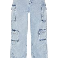 98cd1eb0ceb56671d82b78bcfb26438e82dc8bc1_CNH4109_5_shape_light_blue_wash_denim_pocket_detail_cargo_jeans