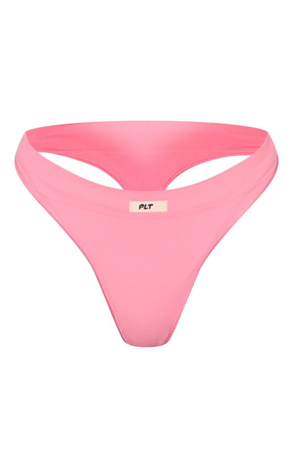 99286f9d17e329f960721de517ccaed583f3c8b1_CNL0606_5_prettylittlething_pink_badge_seamless_thong