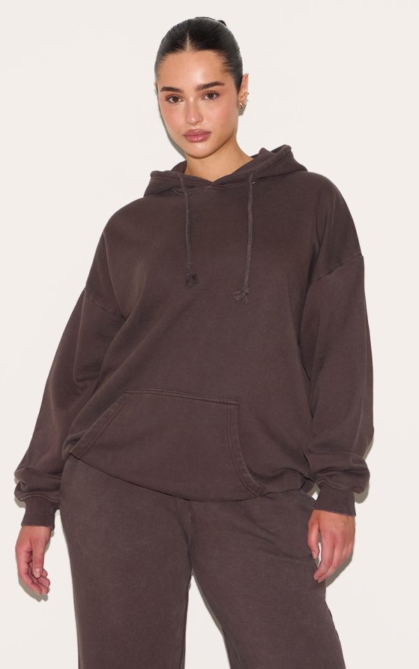 99db682effe9e0a46bb8db83e90e2148972604bf_CNL9392_1_prettylittlething_shape_chocolate_hoodie