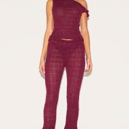 9a4b8eb5307616e25be5c5a601195e472dff3785_CNL8194_3_wine_textured_filigree_knit_twist_neck_vest_top