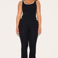 9b57811bfc1134007683f41e4f30974699c6319b_CNM6281_3_shape_black_active_contrast_binding_longline_top