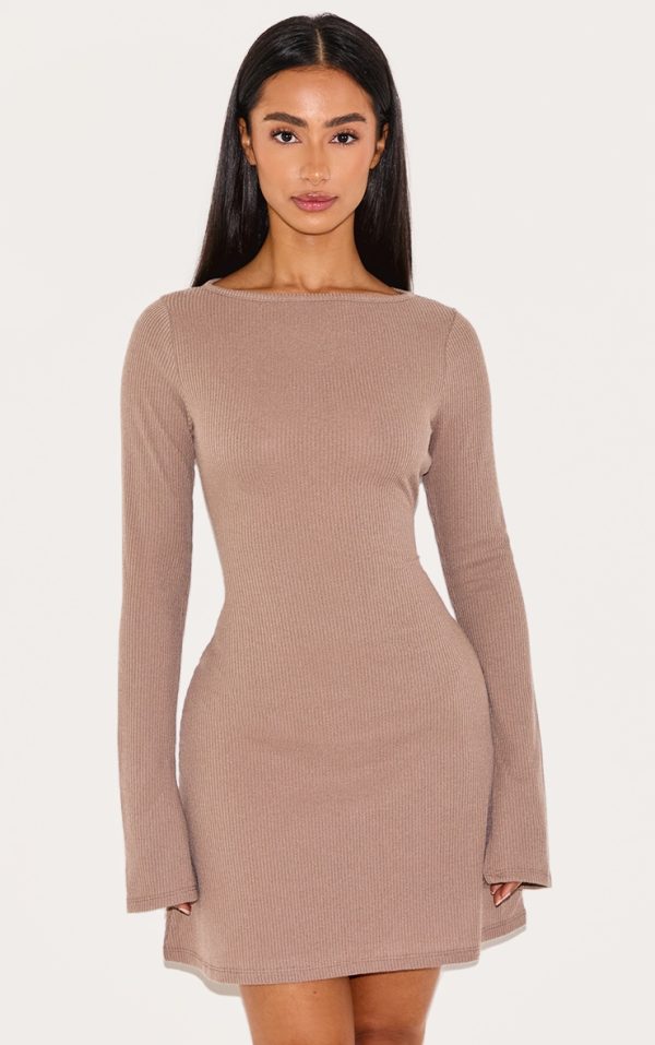 9ba62245b1cdee8936debca83eefc8383f513420_CNM1894_1_petite_taupe_ribbed_flare_sleeve_shift_mini_dress