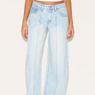 9bdf8563b30f1045428f9c4df56886c93af03e73_CNM4759_2_light_blue_wash_seam_detail_barrel_jean