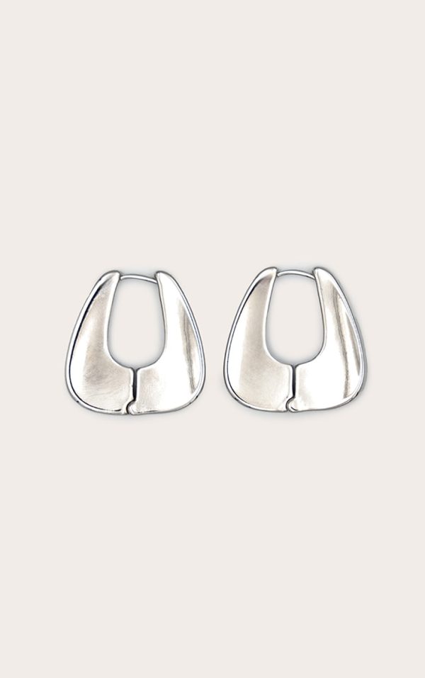 9c3d93c7c9f26767e063c5a97f8aa9425af51145_CNL6249_1_silver_chunky_clasp_hoop_earrings