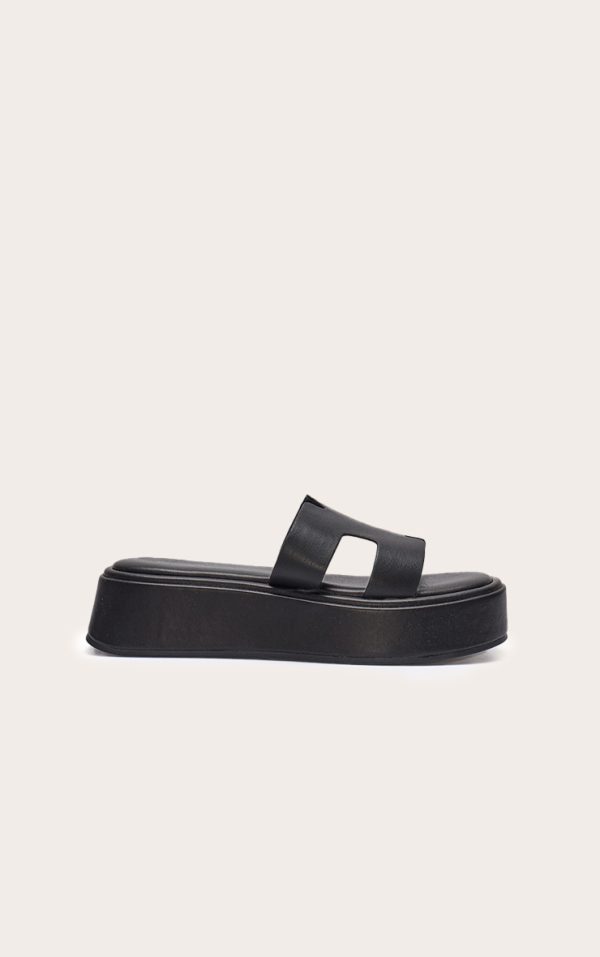 9d527754b9d4903b00eb2369bbc4d12963290c7b_CNL6594_1_black_pu_strap_round_toe_flatform_sandals