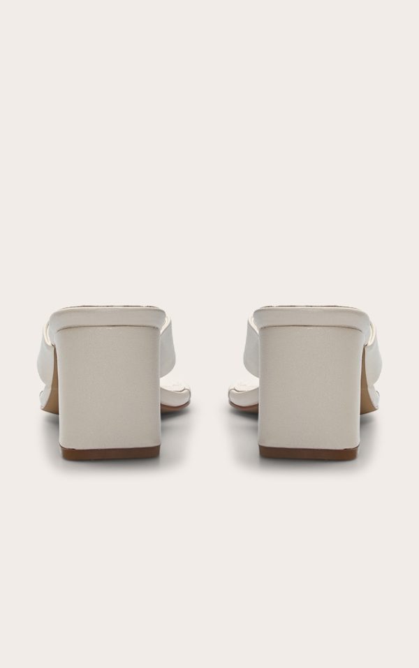 9d8f6626f5e6a43710cfba7772e1cf17aaf3248c_CNM1045_3_ecru_pu_round_toe_thong_mid_block_heeled_mules