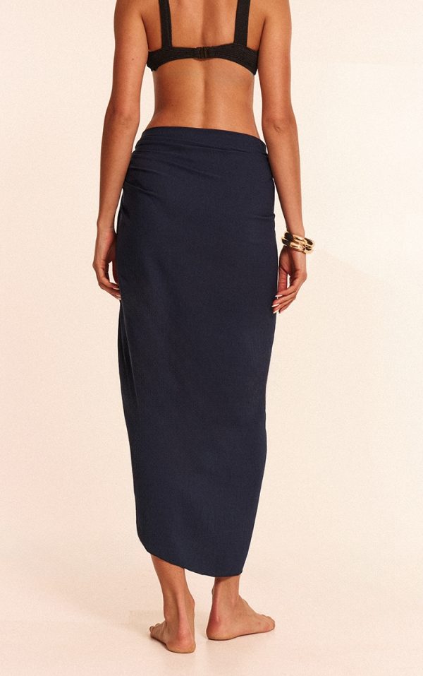 9e30993c5afffab40979f588052edca9a1f0c6b6_CNN1463_3_navy_floaty_woven_maxi_sarong