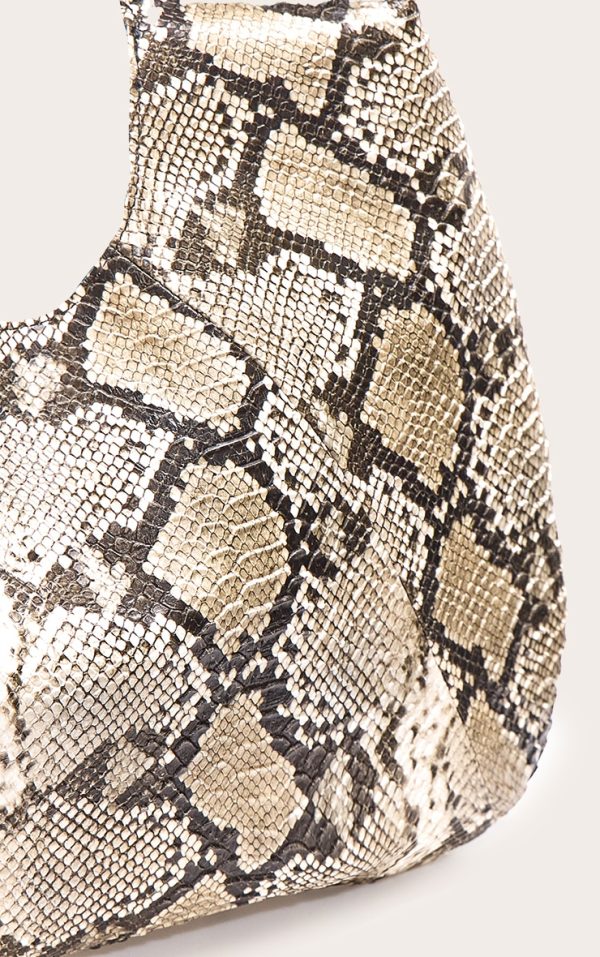 9f8e8f3f1ee916ec932e61e056f7391b3c5393af_CNM2835_4_snake_print_pu_rounded_tote