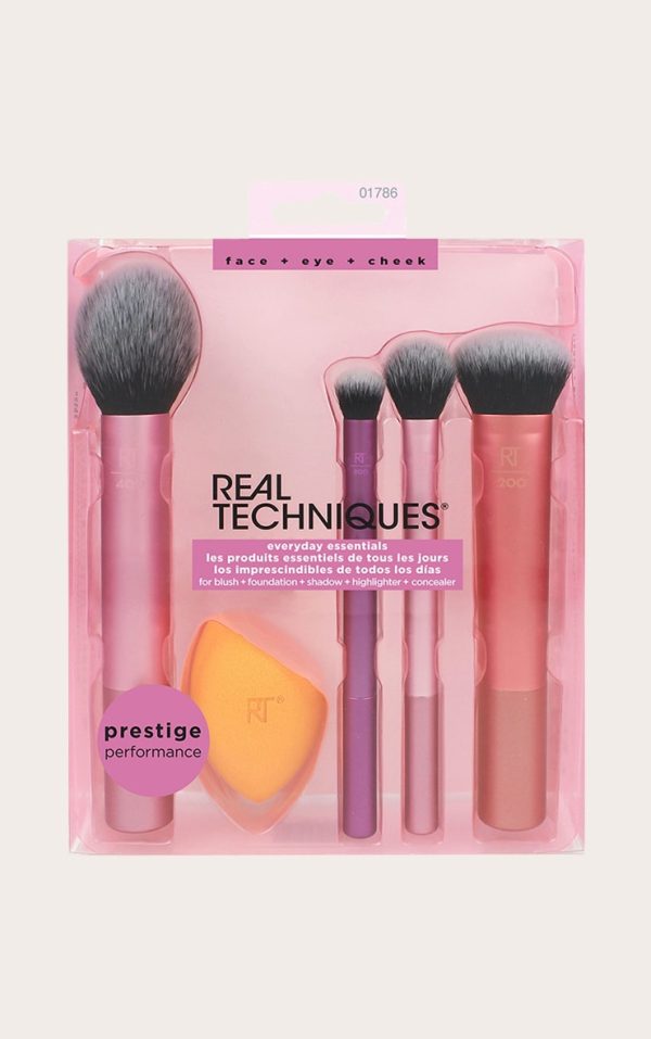 a096774aab165a8f45138b07c6da4c14ce0d5f1b_CLZ5358_1_real_techniques_everyday_essentials_brush_set