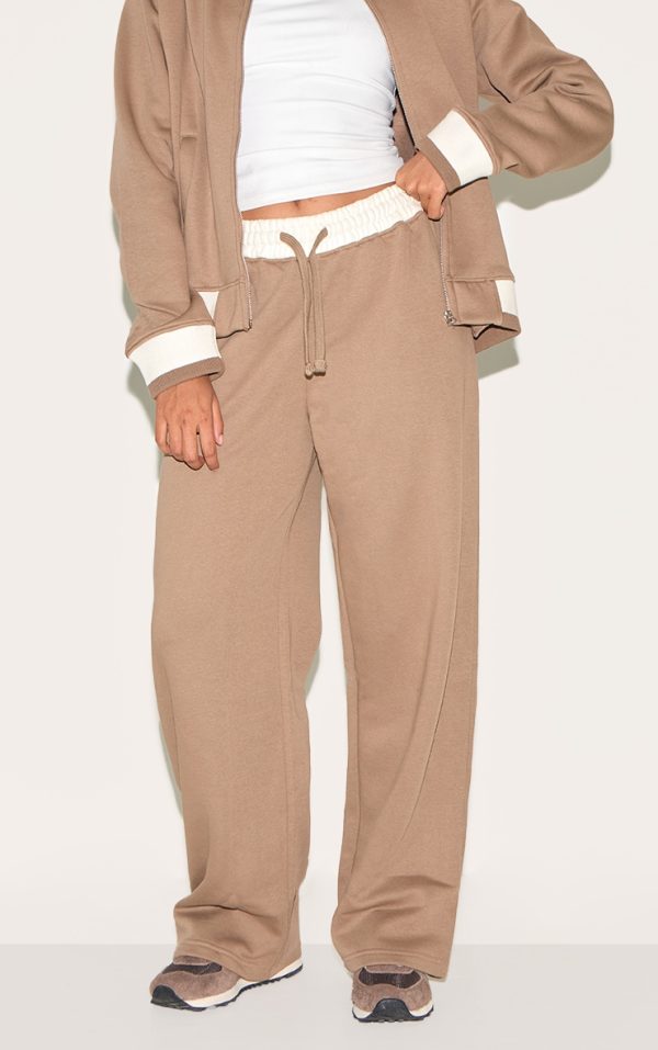 a0c832189c6df216dfcad03c054deb9f987d2180_CNM6479_1_taupe_contrast_seam_straight_leg_joggers
