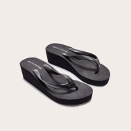 a1518fc1d8024e75a7a087e724c969dec2e379db_CNB1949_2_black_round_toe_simple_platform_flip_flops
