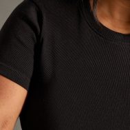 a18fb180efdb61e0f0f34da15a484b5ac49d05d6_CNG5495_4_plus_black_basic_rib_short_sleeve_crop_top