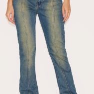 a25f54392316f68825fdb99430f4212dd136e96e_CNA3231_2_indigo_vintage_wash_belted_seam_front_flare_jeans