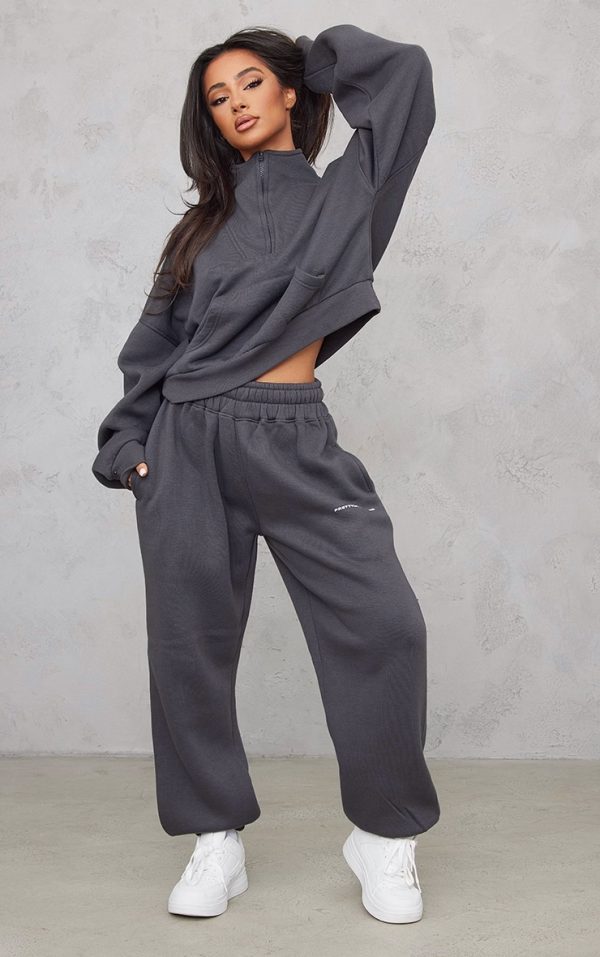 a3f81a35d93ff7067d300ea433641cb667480365_CNH0217_3_prettylittlething_petite_charcoal_oversized_half_zip_sweat