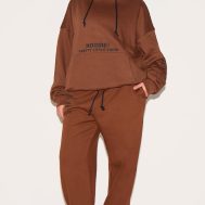 a4887f0f86e049489371d326c149e94a87d817e6_CNE5424_3_prettylittlething_plus_chocolate_oversized_fit_slogan_printed_hoodie