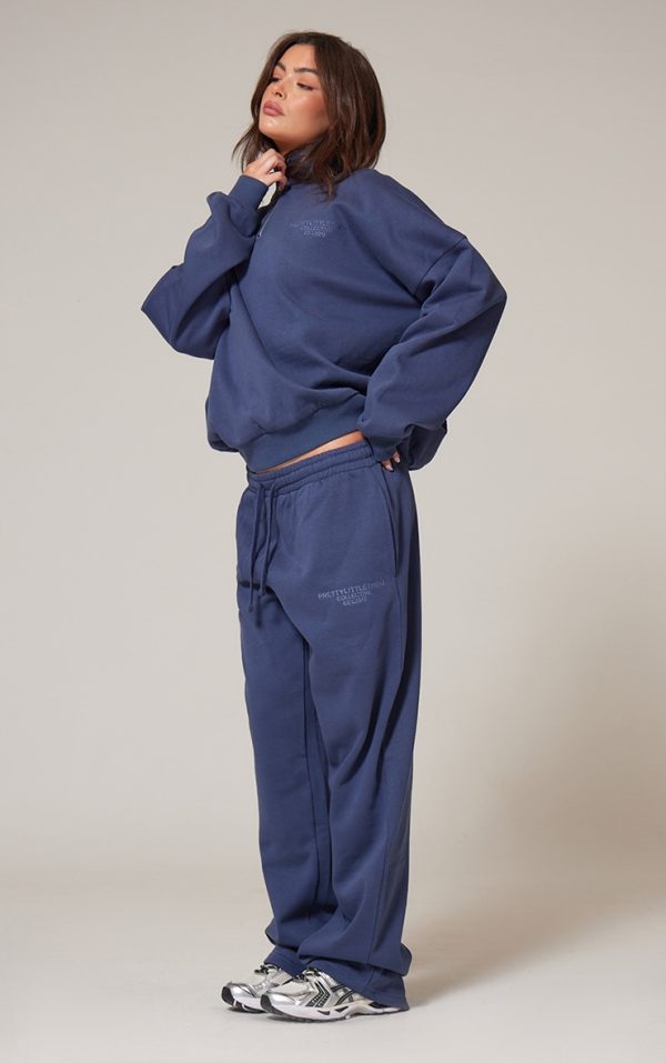 a4b99c72e4ab00c7396942992b36ef700538c398_CNK1768_3_prettylittlething_navy_premium_print_half_zip_sweatshirt
