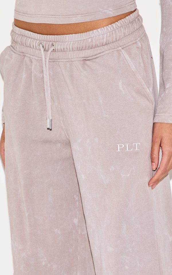 a4e145cef76c86df14571698fba4c2abc020c0ba_CNL9568_4_light_grey_prettylittlething_washed_low_rise_oversized_wide_leg_joggers