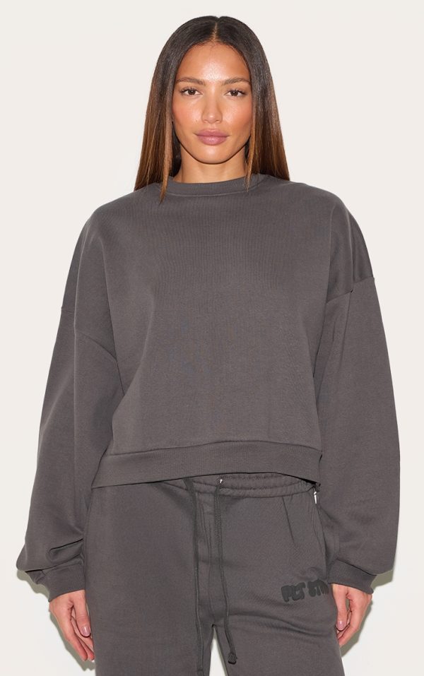 a564d67032db3c01cdc27ec3c861b9b84512ce69_CNK1375_1_prettylittlething_tall_charcoal_premium_studio_print_boxy_sweatshirt