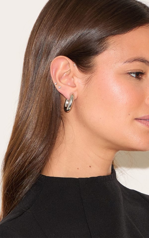 a59169f88ae05ab2e0c2731f4860d10a3ec5d4b0_CNM0710_3_silver_hoop_chubby_earrings