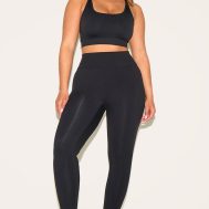 a696d53d21c7db6bacb6e6390f9e9e7d5e346d4b_CNM8521_3_shape_black_seamless_active_cupped_sports_bra