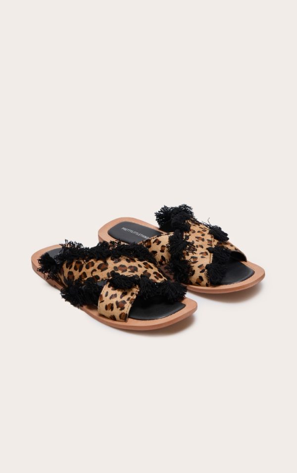 a6b4a2c2ae1a2a8cd29f67ab09807b5548d0669a_CNJ4665_2_leopard_round_toe_cross_tassel_strap_sandals
