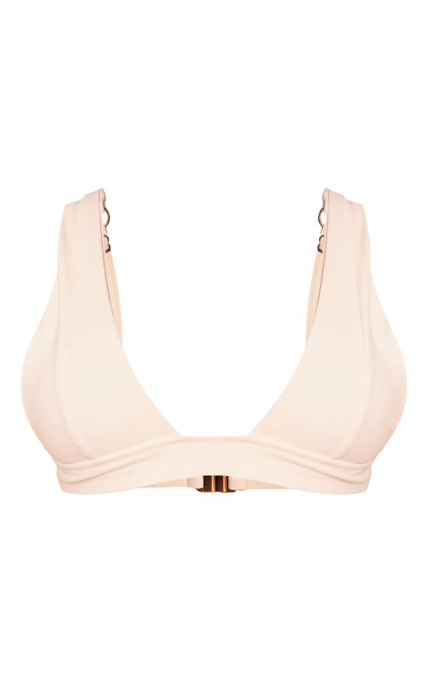a6b60bfdaea7ff771c9d9759b5bcbf519b17b304_CNM9907_5_white_plunge_triangle_seam_detail_bikini_top