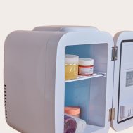 a78f7c57ce0ae6f154fd484d4bf863ae4f101668_CMW1288_7_stylpro_beauty_fridge