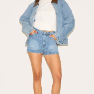 a8a2fbaf0cd2ca8402249edbb5721d9459321806_CNL7961_4_light_vintage_blue_high_waist_denim_hot_pants