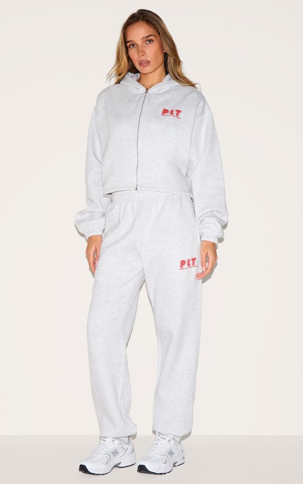 a8c46c7afa8e3b9b0b28d03da943c5bb3c16a91b_CNK1541_1_prettylittlething_grey_marl_oversized_cuffed_joggers