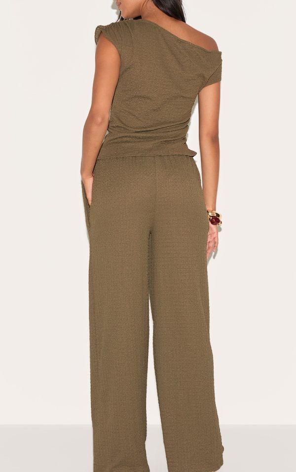 a8e260d1b02bbe0df7ee269e9e26062004fe0148_CNM8869_3_dark_green_textured_mid_rise_wide_leg_trousers