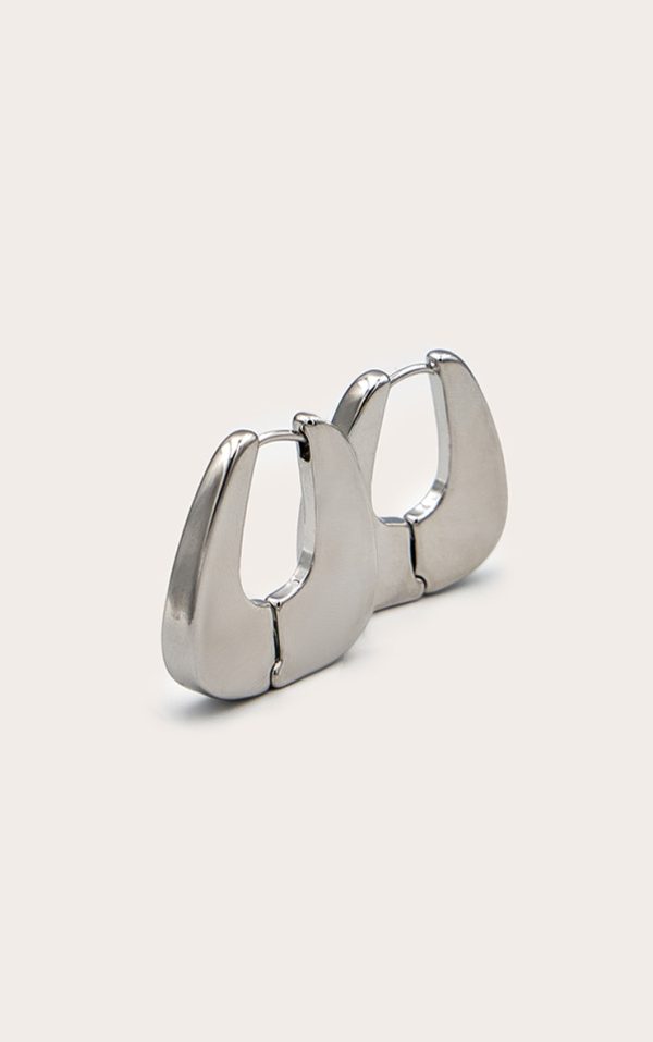 a8e2b8fb328252d8565ab7336c35647af5d02da3_CNL6249_2_silver_chunky_clasp_hoop_earrings