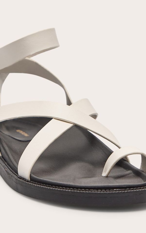 a9ba25cfefbc71778fc2d3f303e144a6cb8cce96_CNL6799_4_cream_pu_round_toe_gold_toe_loop_strappy_footbed_sandals