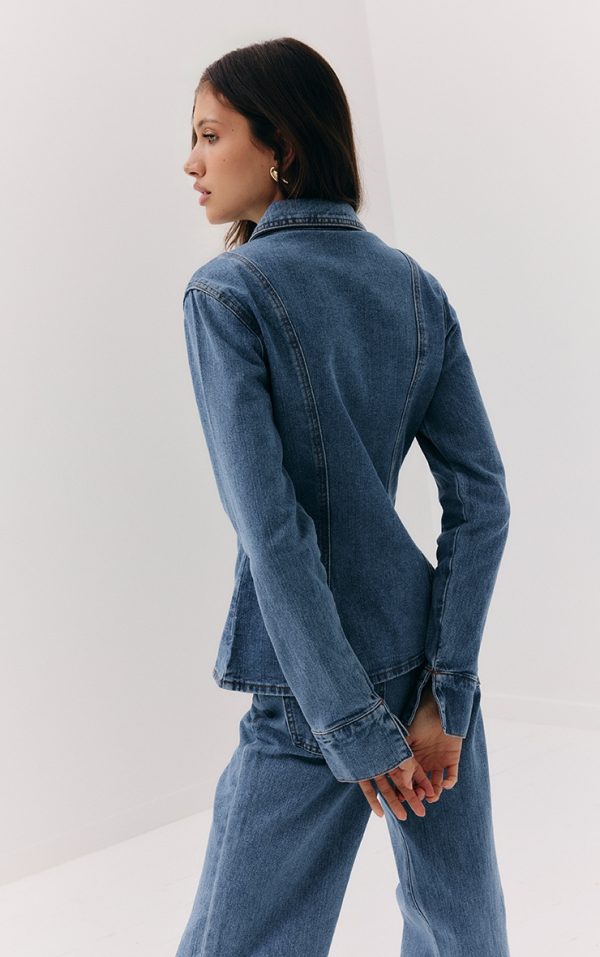 a9cbc7e379936ef31f8ec3867bf5eebd0fb2ae70_CNL5658_2_mid_blue_wash_cinched_waist_seam_detail_long_sleeve_shirt