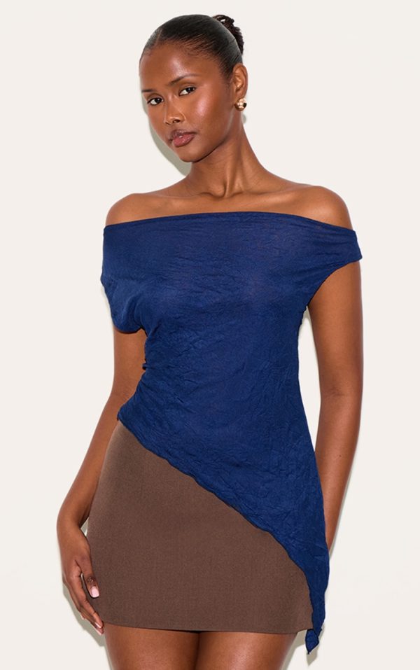 aa0f3018659c343b341451b05242d532bb2e4b16_CNM6631_1_navy_crinkle_mesh_asymmetric_neck_top