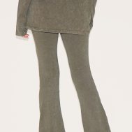 aa40945ef6d5697635942c7ecad3f5c10b8c9454_CNM0250_3_prettylittlething_olive_embossed_logo_washed_skinny_flare_trouser