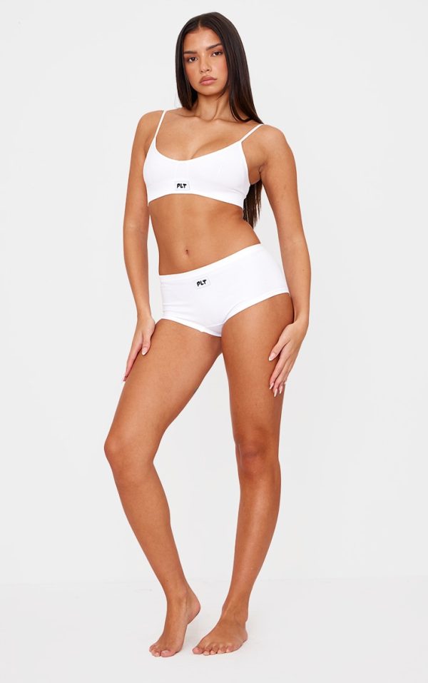 aaad3e76e1d32cfbc2b47916c14340acb03b1d8e_CNK6348_3_prettylittlething_white_woven_badge_seamless_brief