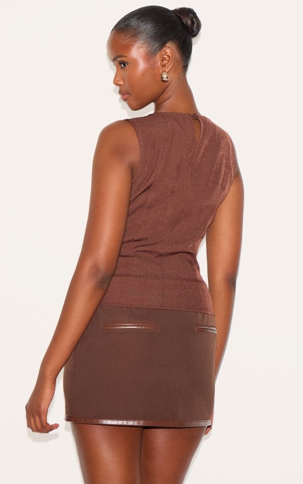 ab4c0346720a9d867e96cddc35fba2c62e564652_CNL9816_2_chocolate_fitted_woven_long_top