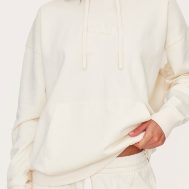 ab79fa2de026a38c0985830f54eb00505b6b203b_CNL1168_4_prettylittlething_cream_premium_embossed_oversized_hoodie