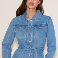 ac3941c4a1b001d8c70028accc20d1868b10f7c1_CNN1228_4_light_blue_cinched_waist_belted_denim_jacket