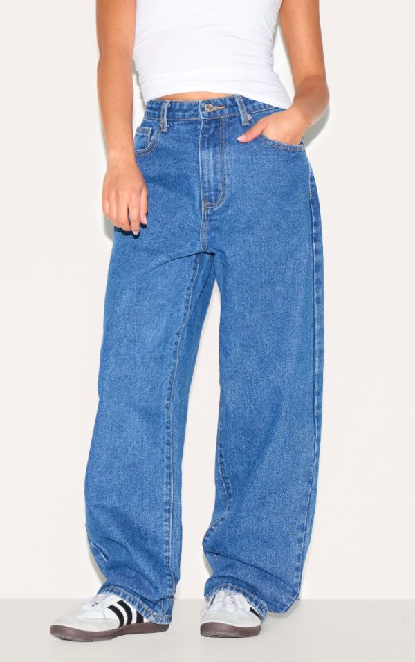 ac7168c377315b05c57b23ab7fe1bc428faaba66_CNL9764_2_prettylittlething_petite_dark_blue_high_waist_boyfriend_jean