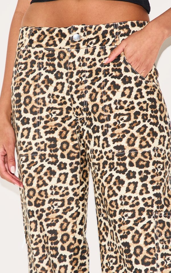 ac9dd7c1d6cdd141cb9828e789fd320aa38bde8e_CNI8972_4_leopard_printed_cargo_trousers