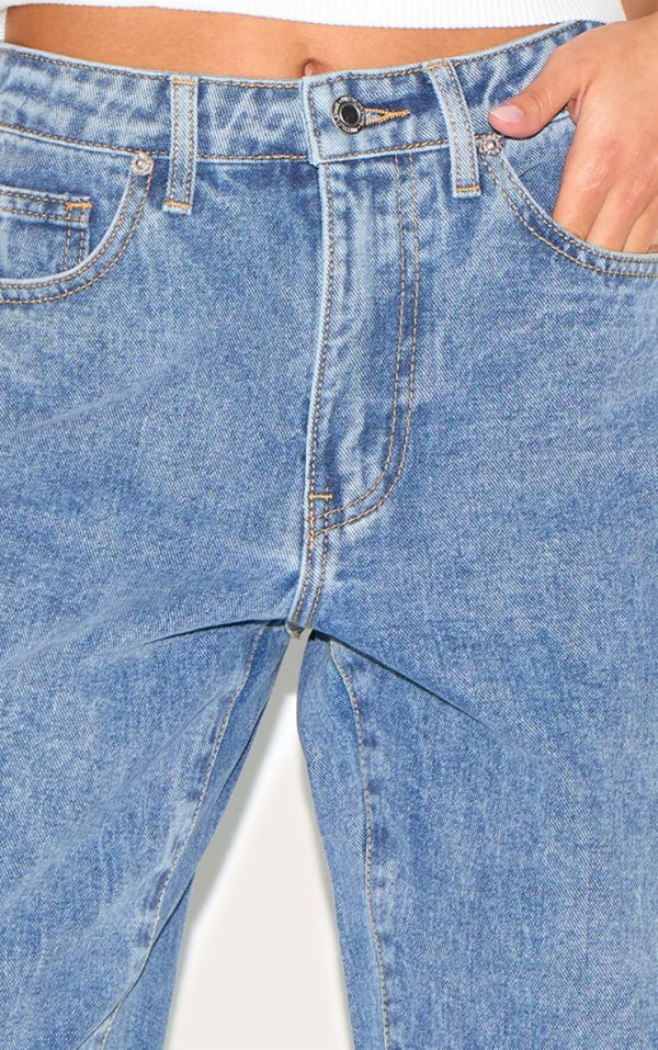 ad277afe51772a7390f00f87f7dba607f29d7214_CNM0075_4_prettylittlething_petite_mid_blue_wash_straight_leg_high_waist_jeans