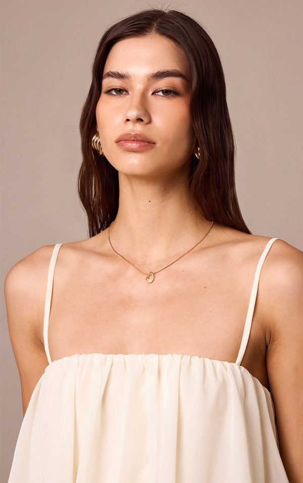 ad8fcb522d7250a0f266432283d212a7af1c2d3f_CNL6222_3_gold_twist_cut_out_pendant_necklace