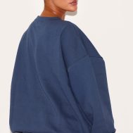 af0f9de4e1bf337044036906642adbe785e463a3_CNK3385_2_prettylittlething_plus_navy_printed_premium_oversized_sweatshirt
