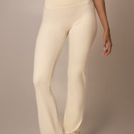 afcdb46fffb7223a8be7227fc0a7e1ab0d85d711_CNG5546_2_bone_sculpt_straight_leg_yoga_pants