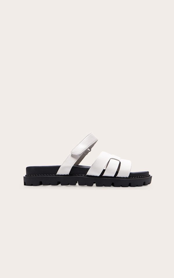 aff5ef1514b281019f360b58499502fe4a3e42eb_CNH6996_1_white_wide_fit_pu_round_toe_velcro_strap_chunky_sandals