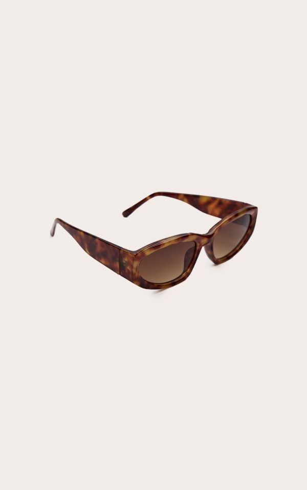 b112c9badde7a0730e8bfd5f775c72526cbf9eb5_CNL7855_2_tortoiseshell_chunky_angled_sunglasses