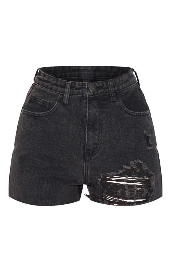 b1c9b65224234f3b47a39f50813ca439646dbcc7_CMG9825_6_prettylittlething_washed_black_ripped_denim_mom_shorts