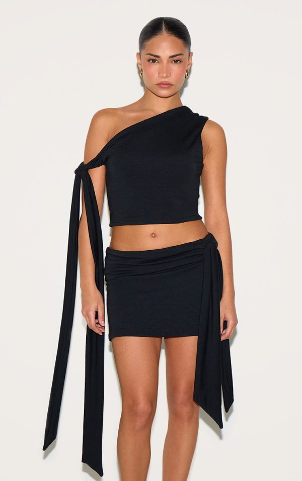 b1d0eb04e6ff02131dbfc39cd90a98de85f1633a_CNM1926_1_petite_black_contour_jersey_tie_detail_crop_top